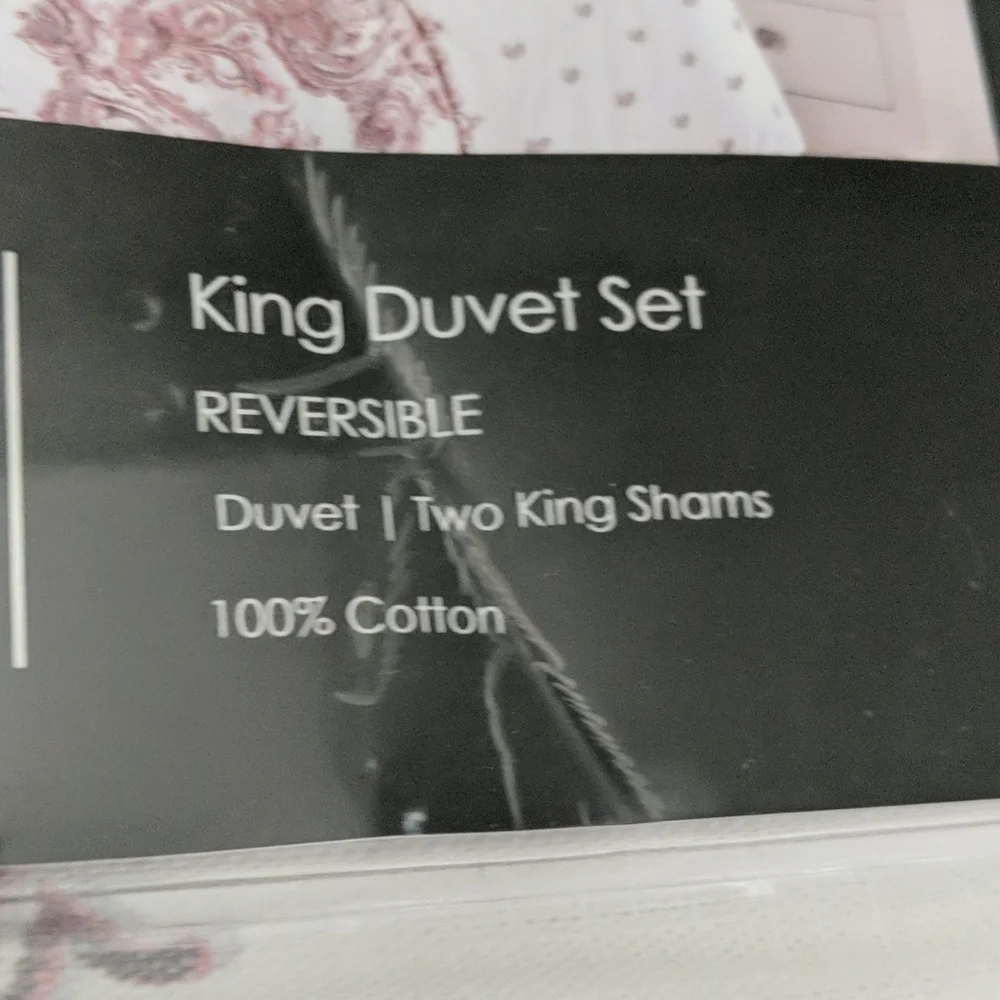 Tahari King Size Duvet 3pc Set Medallions Scrolls